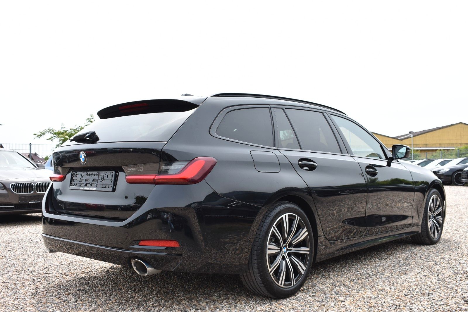 Fahrzeugabbildung BMW 330d Touring Facelift Panorama 1 Hand H&K
