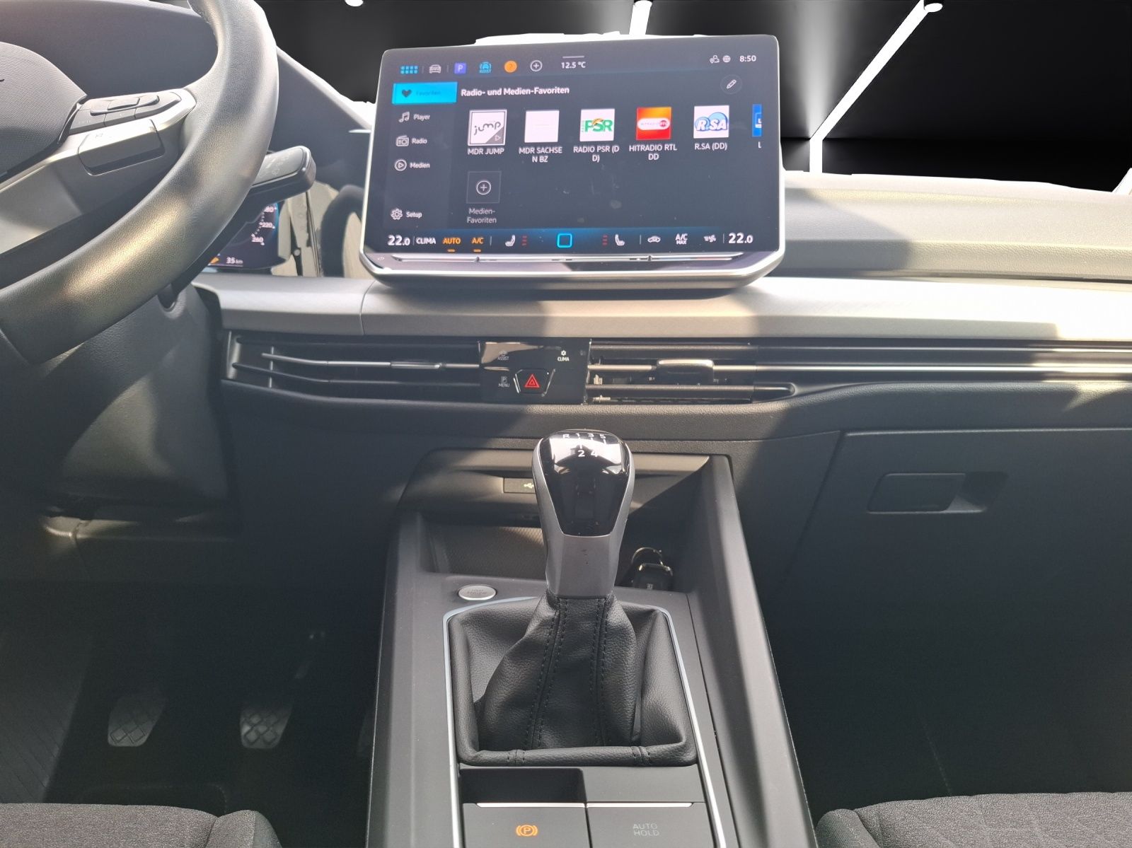 Fahrzeugabbildung Volkswagen Golf VIII Variant TSI Life STH LED Navi ACC HUD