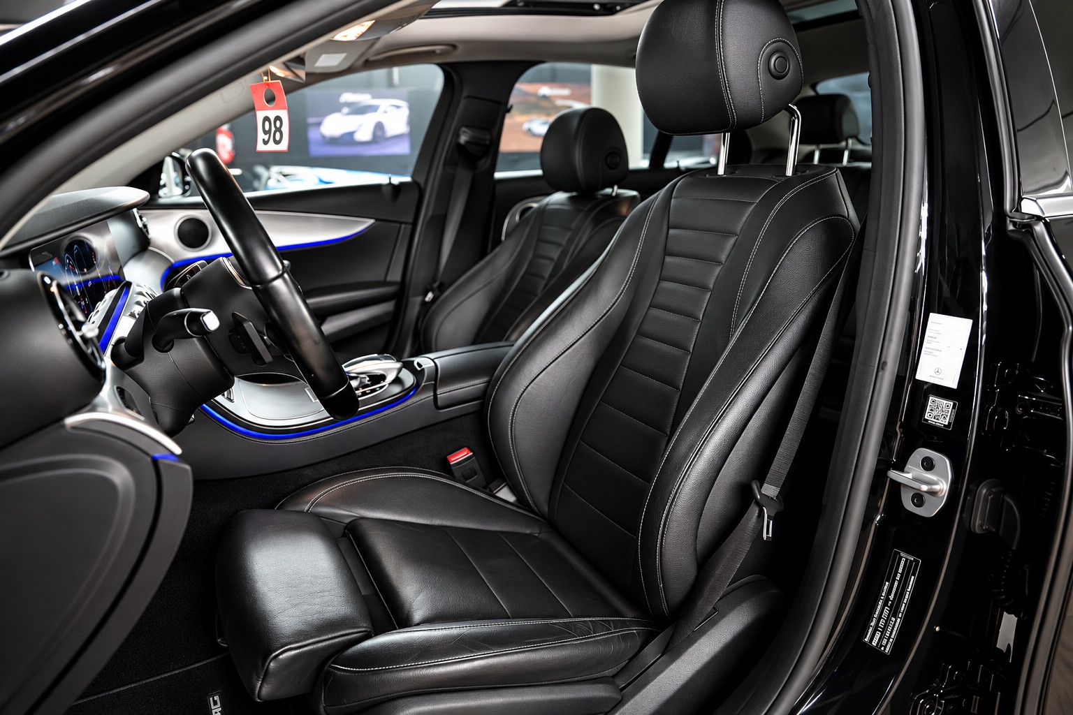 Fahrzeugabbildung Mercedes-Benz E 220 E 220 d Avantgarde *Pano*Ambiente*Widescre