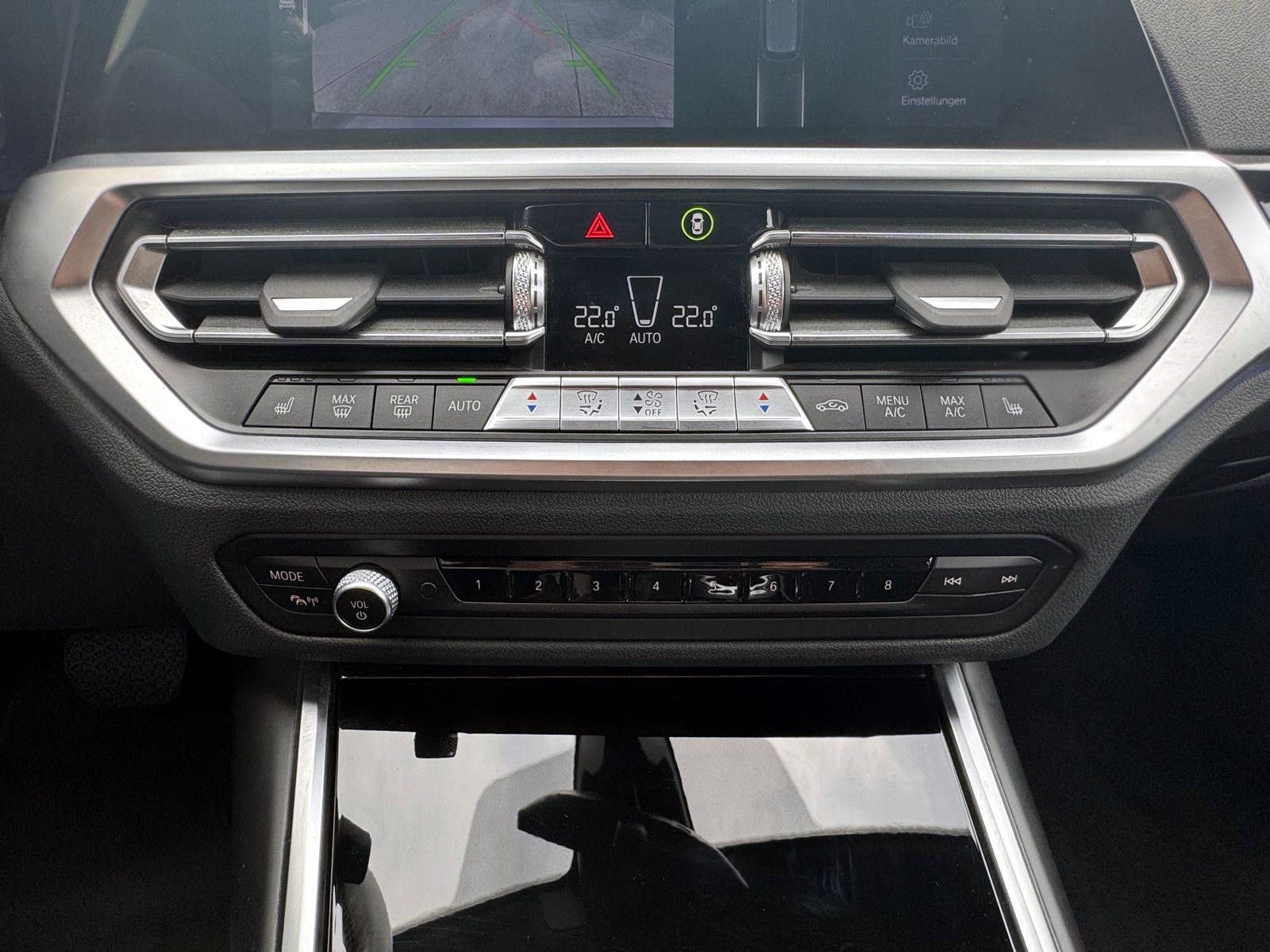 Fahrzeugabbildung BMW 320i Touring Sport-Line Steptr. LED KAM AHK NAV