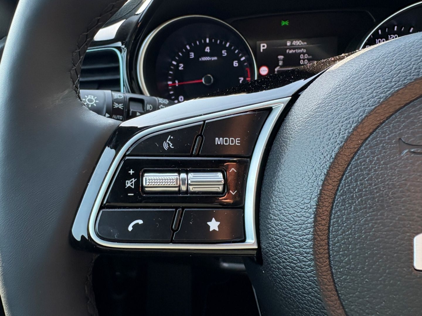 Fahrzeugabbildung Kia XCeed Nightline Edition Navi Digitales Cockpit L
