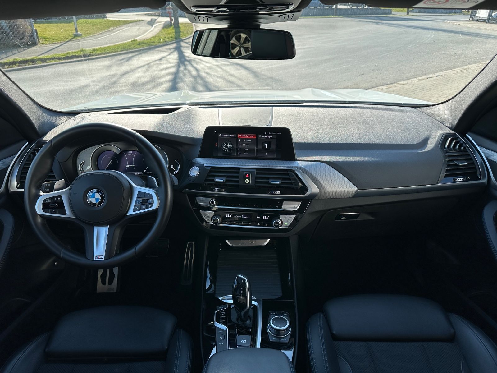 Fahrzeugabbildung BMW X3 xDrive30e M-Sport/Navi/Head-Up/LED/AHK