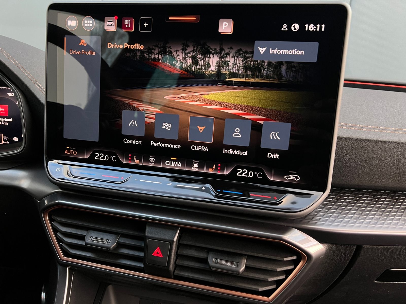 Fahrzeugabbildung CUPRA Leon Sportstourer VZ 2.0 TSI DSG 4Drive *AHK, LE