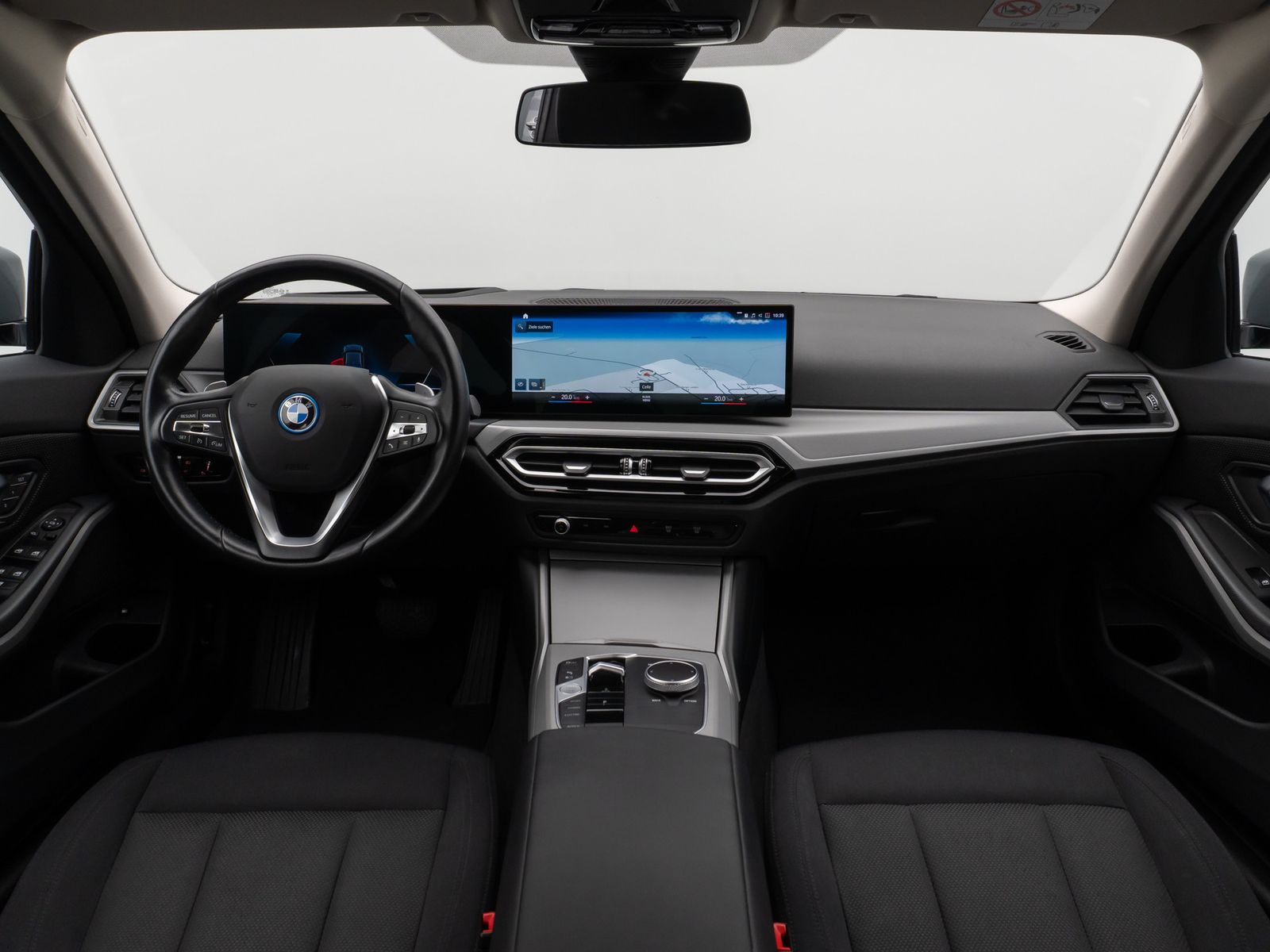 Fahrzeugabbildung BMW 320e DAB HUD Komfort LED Sport Stop&Go 17Zoll