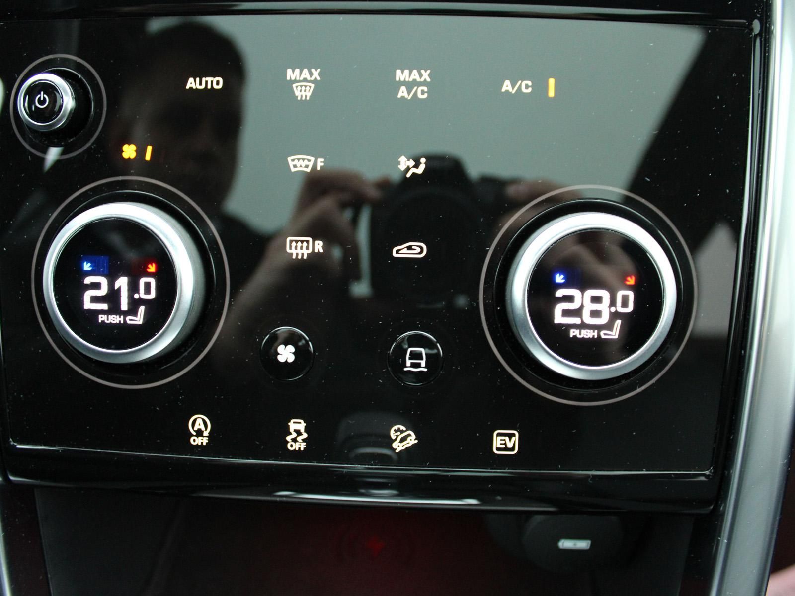 Fahrzeugabbildung Land Rover Land Rover Discovery Sport P300e R-Dynamic SE