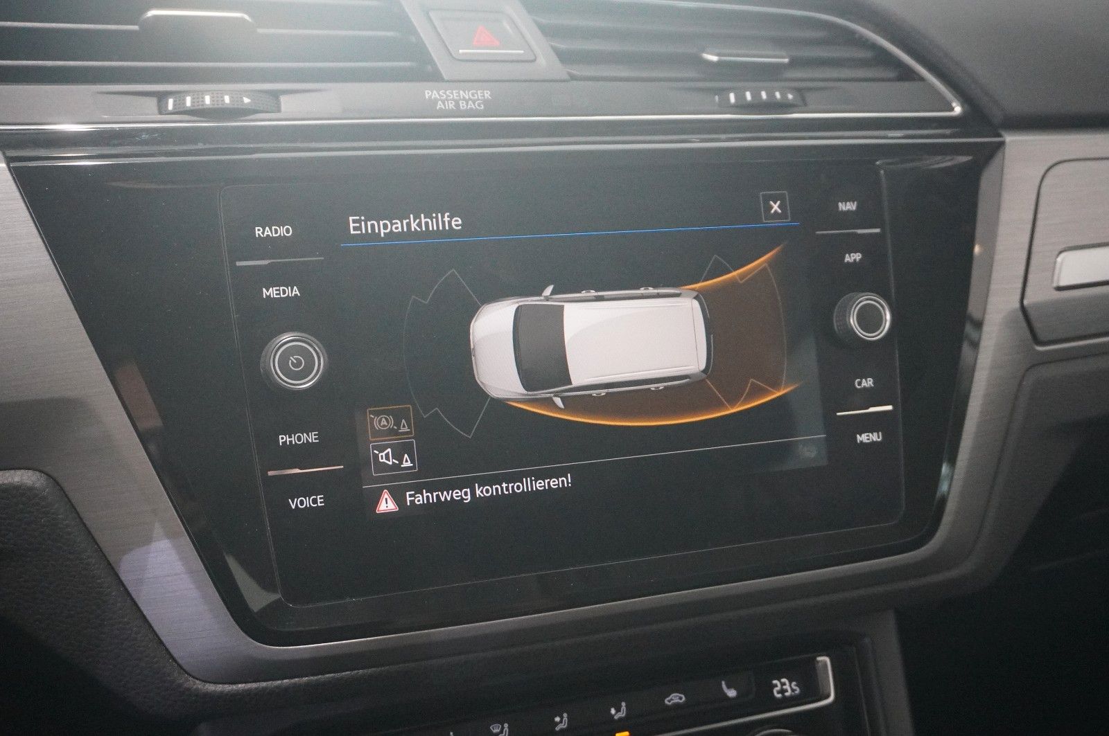 Fahrzeugabbildung Volkswagen Touran 2.0 TDI COMFORTLINE DSG NAVI/SH/ACC/DAB+
