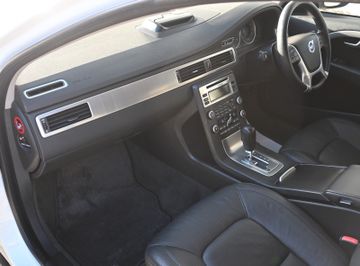 Volvo V70 T5 Summum *RHD* – Bild 10