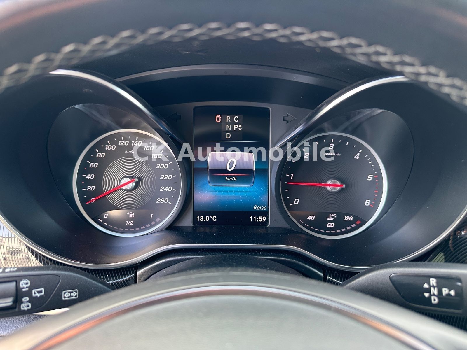 Fahrzeugabbildung Mercedes-Benz V 300d EDITION Kompakt/7 Sitze/Navi/LED/AHK