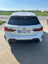 BMW M135i SHZ*PDC*H&K*Kamera*Sportsitze*Unfallfrei - weiße BMW 135