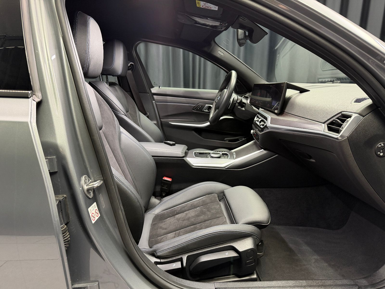 Fahrzeugabbildung BMW 330i Touring M Sport|HIFI|WIDESCREEN|KAMERA|NAV