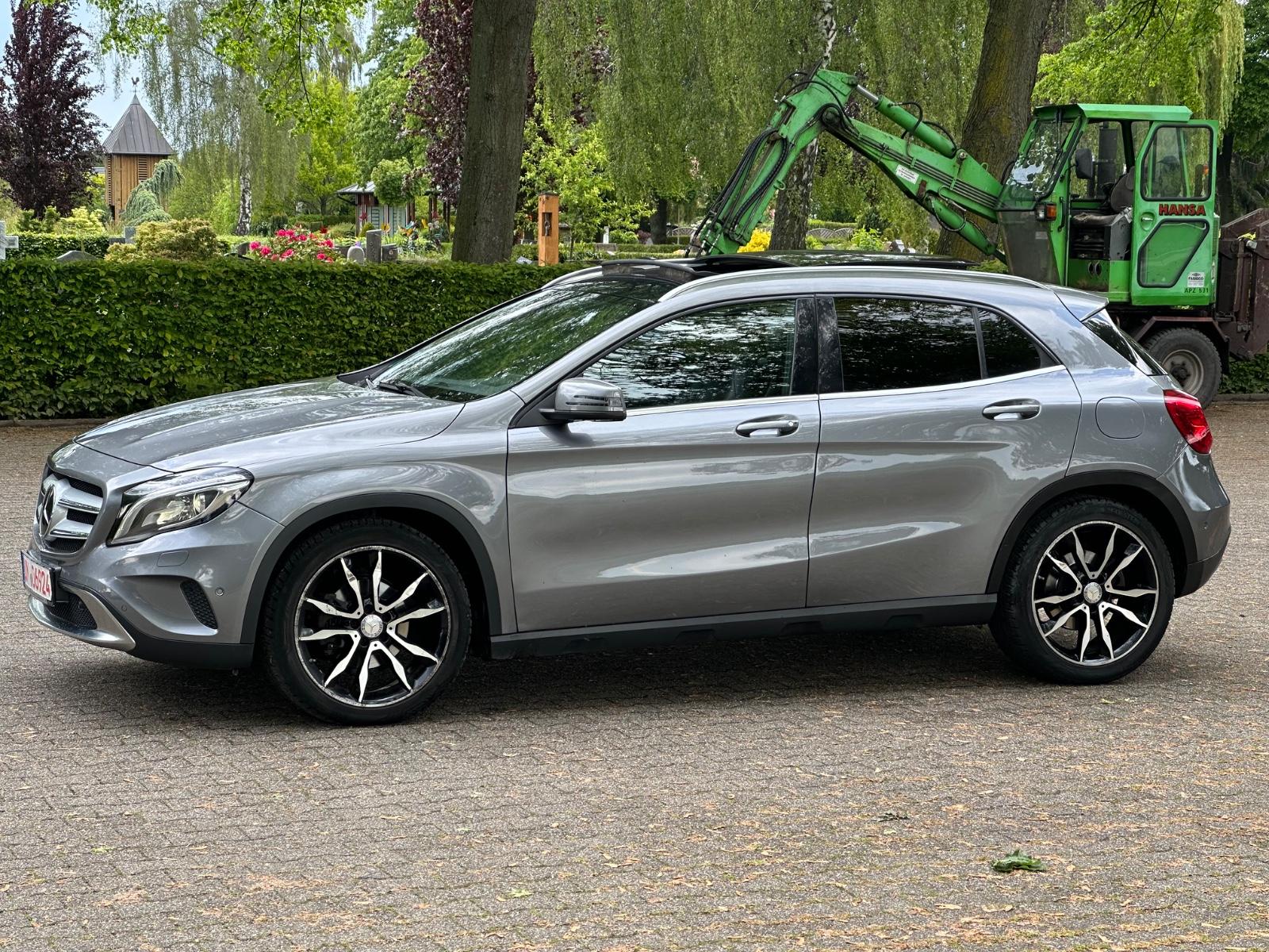 Mercedes-Benz GLA 220d *4-MATIC*PANO*MEMORY*