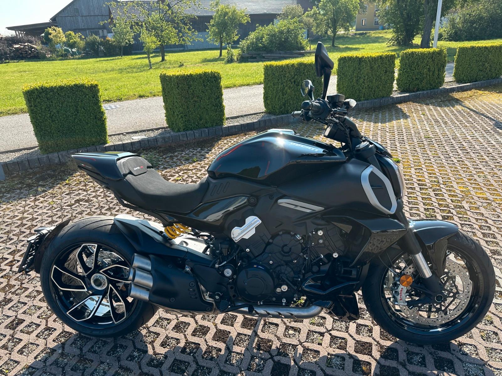 Ducati Diavel V4