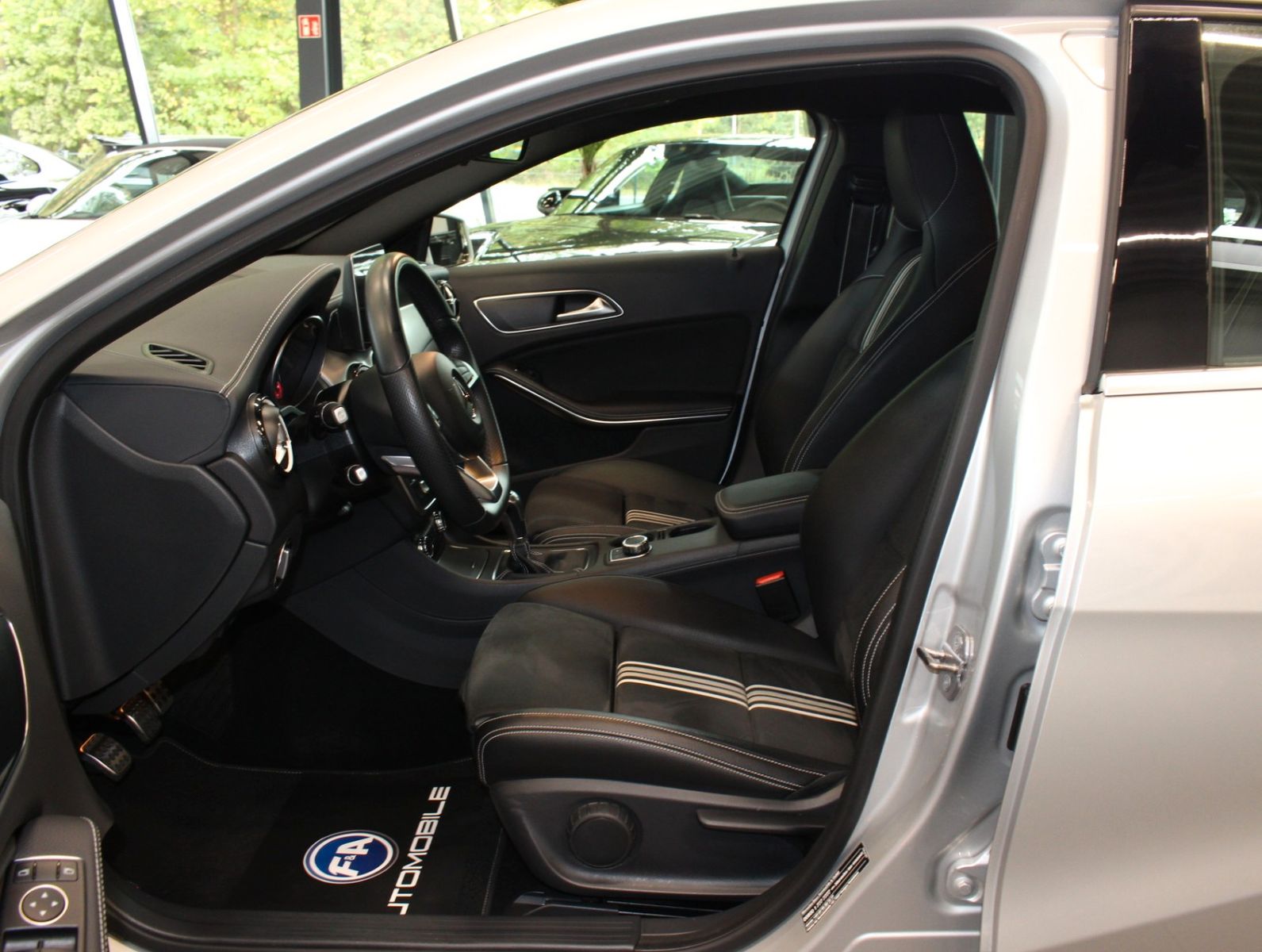 Fahrzeugabbildung Mercedes-Benz A 200 AMG Line BlueEff