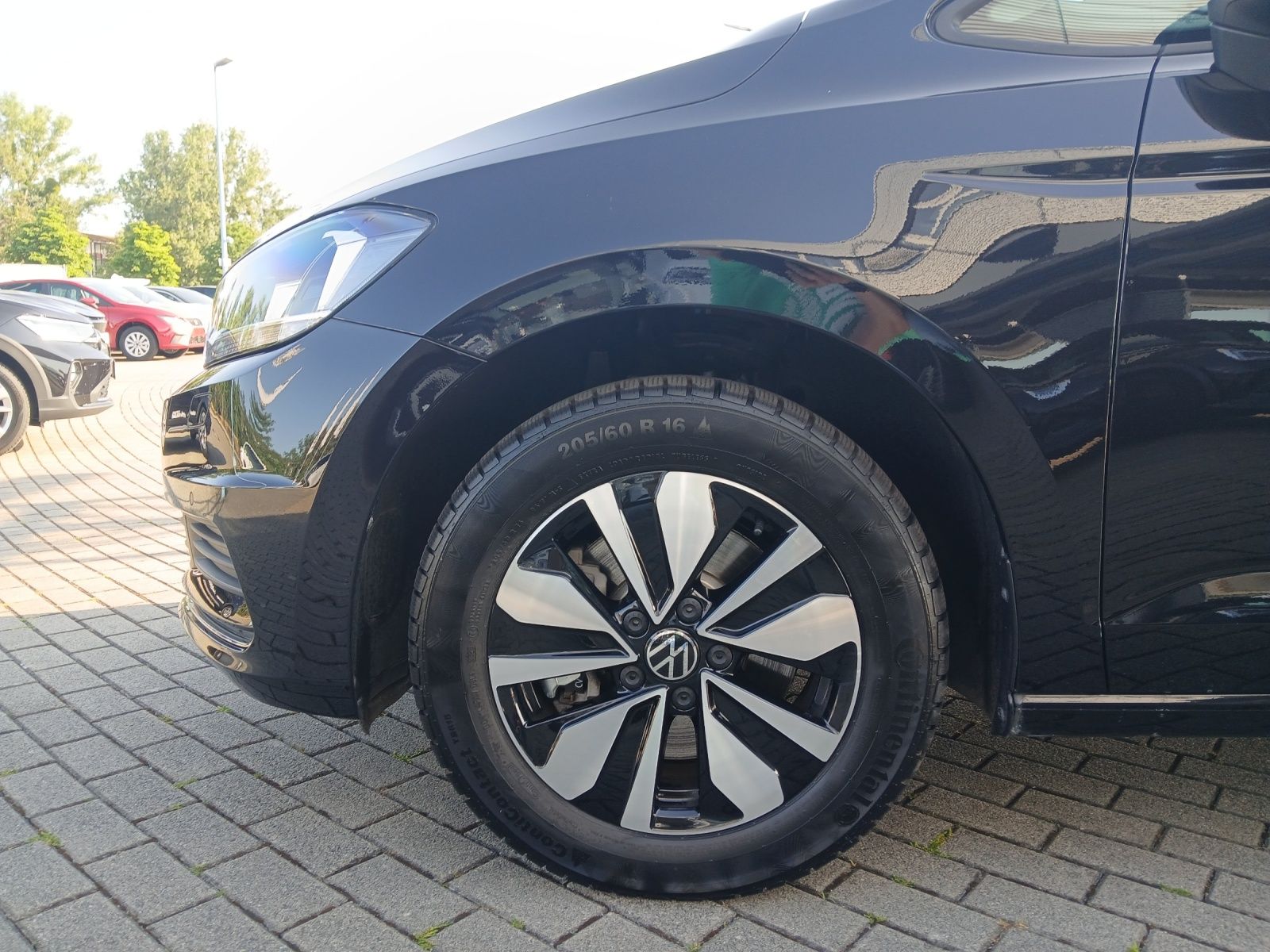 Fahrzeugabbildung Volkswagen Touran TSI Move DSG 7-Si Navi AID ACC PDC SH LM