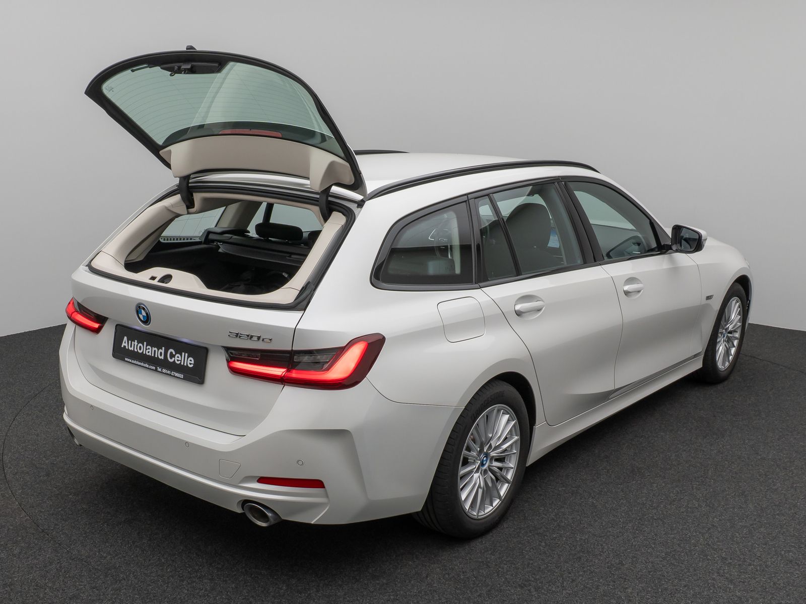 Fahrzeugabbildung BMW 320e DAB CockPitPlus PDC Geschwindigkeitsreg LED
