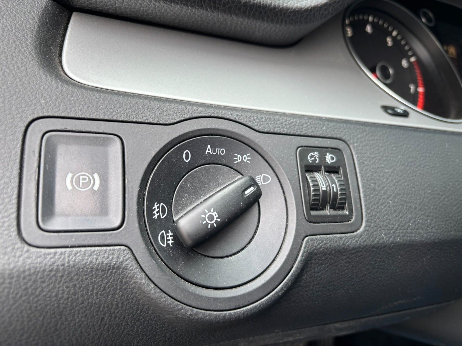 Fahrzeugabbildung Volkswagen Passat Var. 1.4TSI Comf. DSG AHK/TÜV 02-2028/NAV
