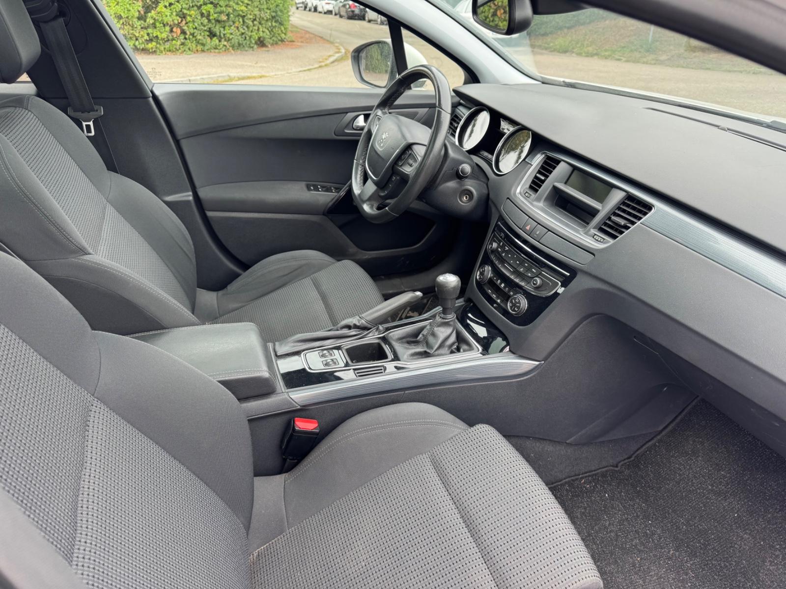 Peugeot 508 2011 — photo 10