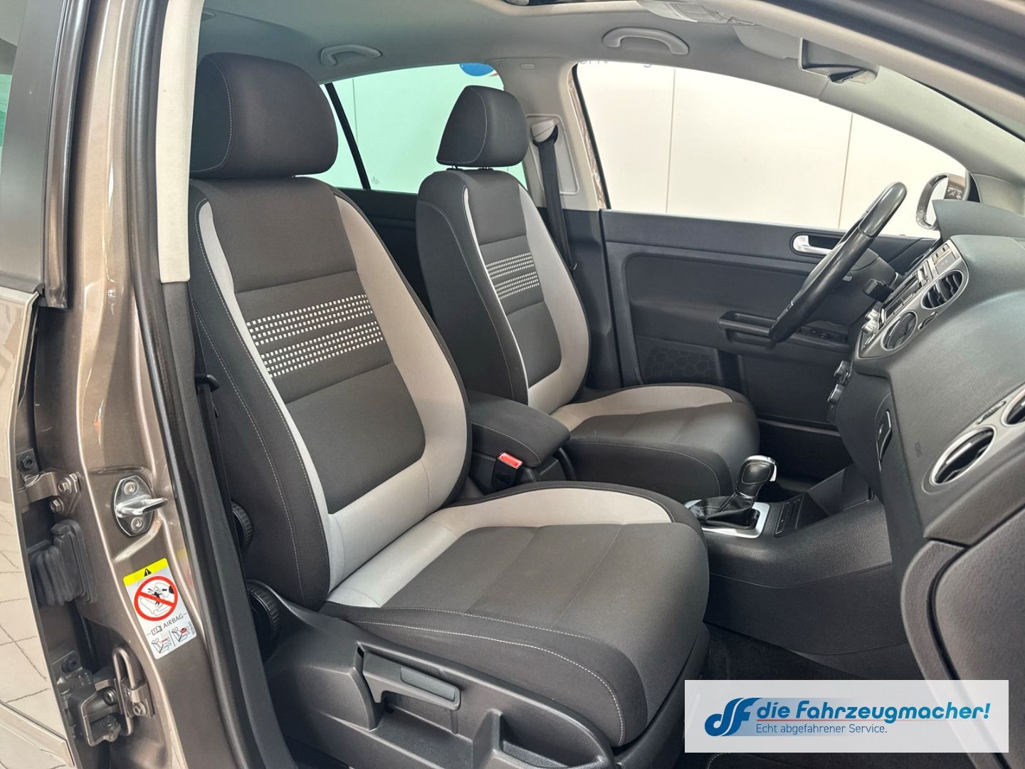 Fahrzeugabbildung Volkswagen Golf Plus VI Life Navi Dyn. Kurvenlicht 2-Zonen-