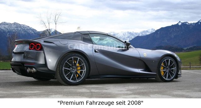 FERRARI 812
