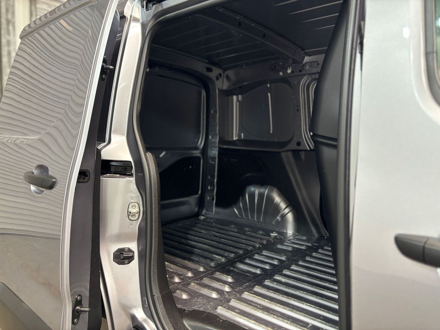 Fahrzeugabbildung Opel Combo Edition#Spur#Tempo#Keyless#DAB