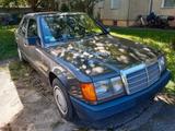 Mercedes-Benz Mercedes 260 E,  w124 - Mercedes-Benz S 260 mit Benzin-Antrieb: Automatik