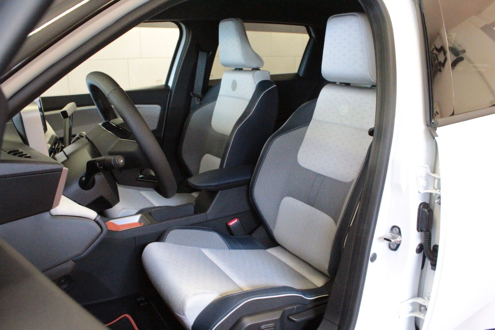 Fahrzeugabbildung Renault R 5 E-Tech 150 Comfort Range Rolland-Garros