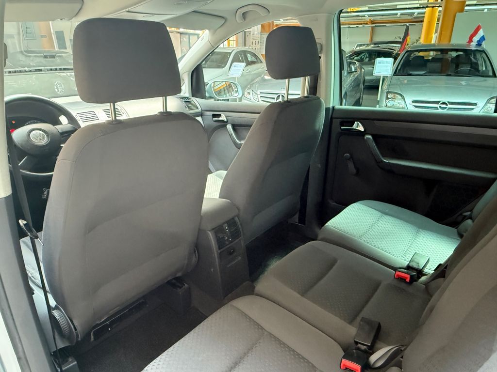 VW Touran Conceptline|7-Sitzer|SHZ|PDC|Klimaanlage VW Touran Conceptline|7-Sitzer|SHZ|PDC|Klimaanlage