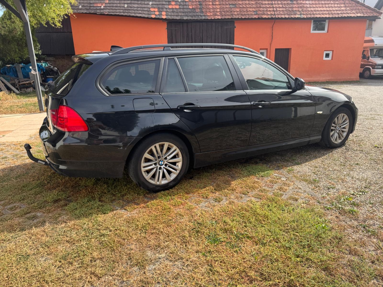 BMW 318 2010 — engine 1.995 cm³, 143 HP (105kW)