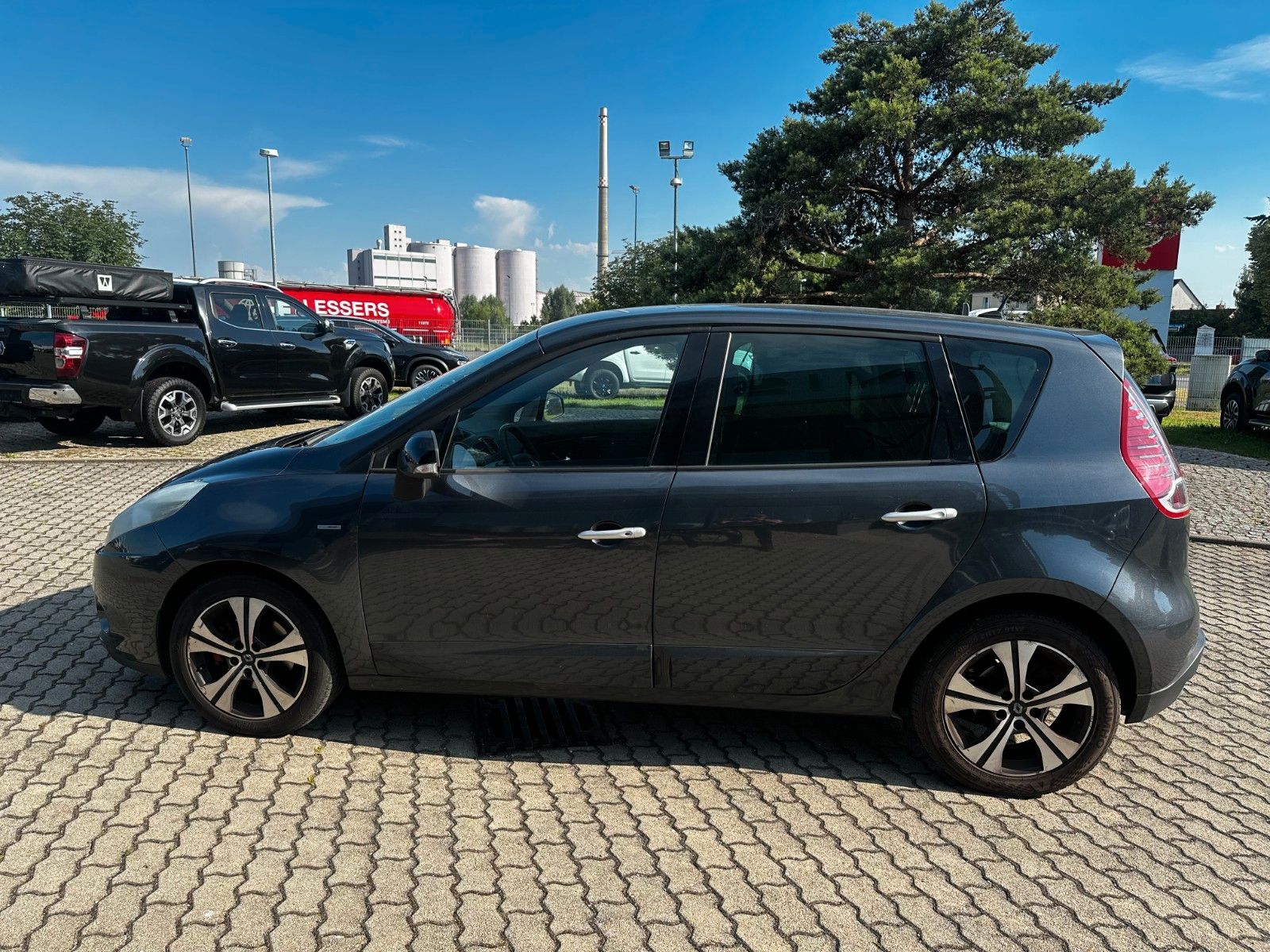 Fahrzeugabbildung Renault Scenic III BOSE / Teilleder / Klimaaut./ Navi.