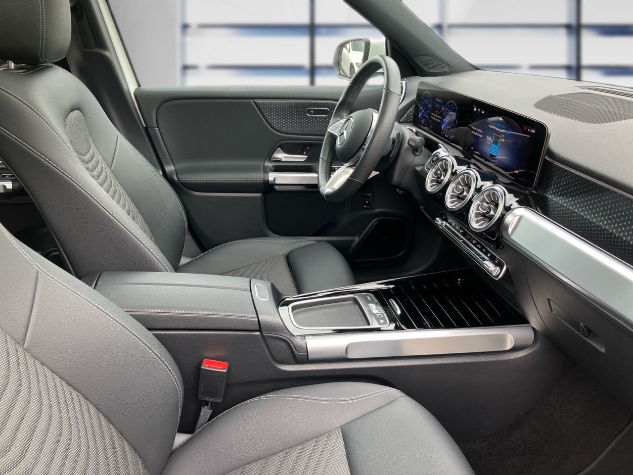 Fahrzeugabbildung Mercedes-Benz EQB 350 4M BONUS+AHK+PANO+LENKRADHEIZ+KAMERA+