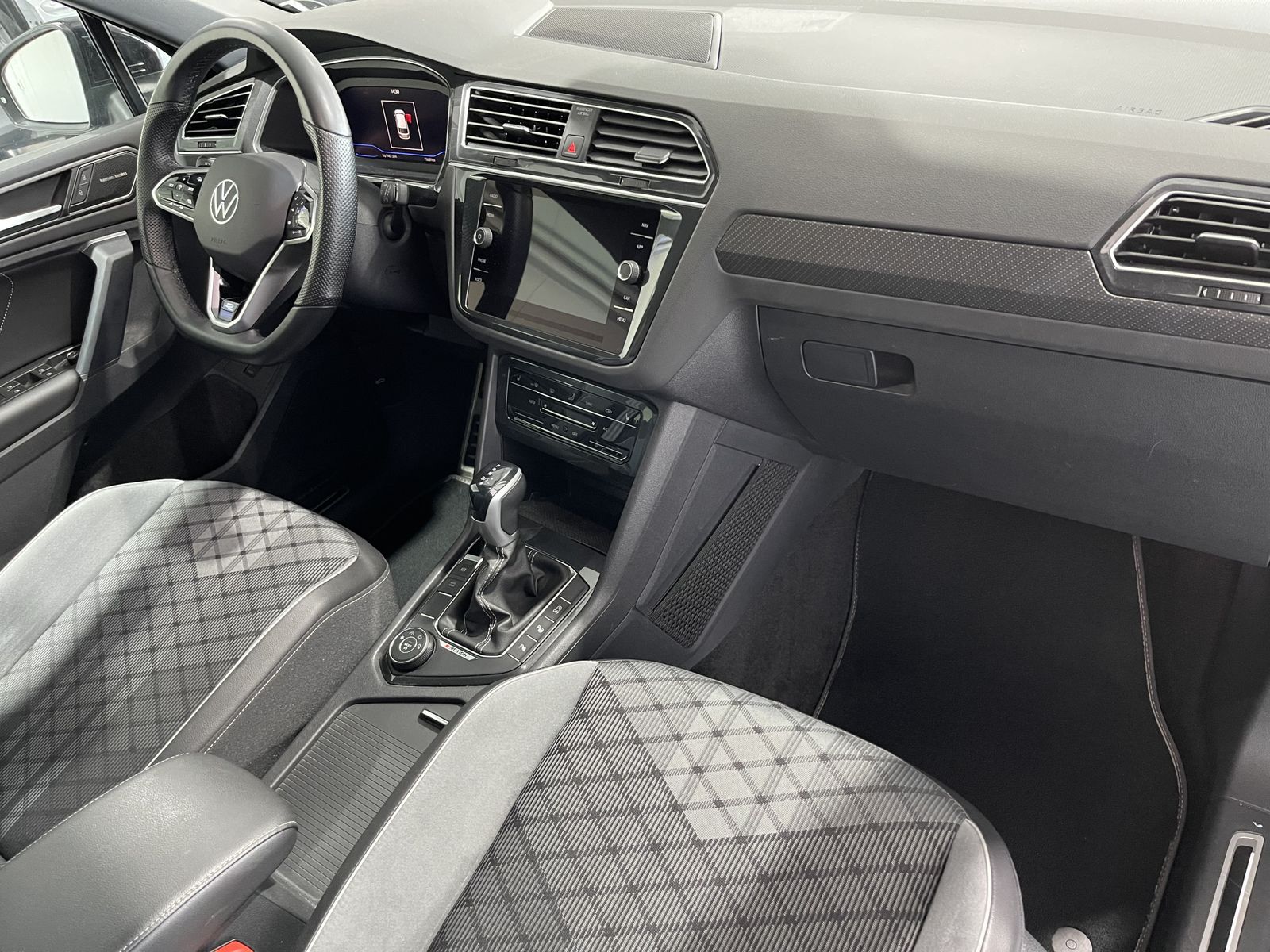 Fahrzeugabbildung Volkswagen Tiguan R-Line 2.0 TDI*4Motion*AHK*Cam*Q.DRIVE*