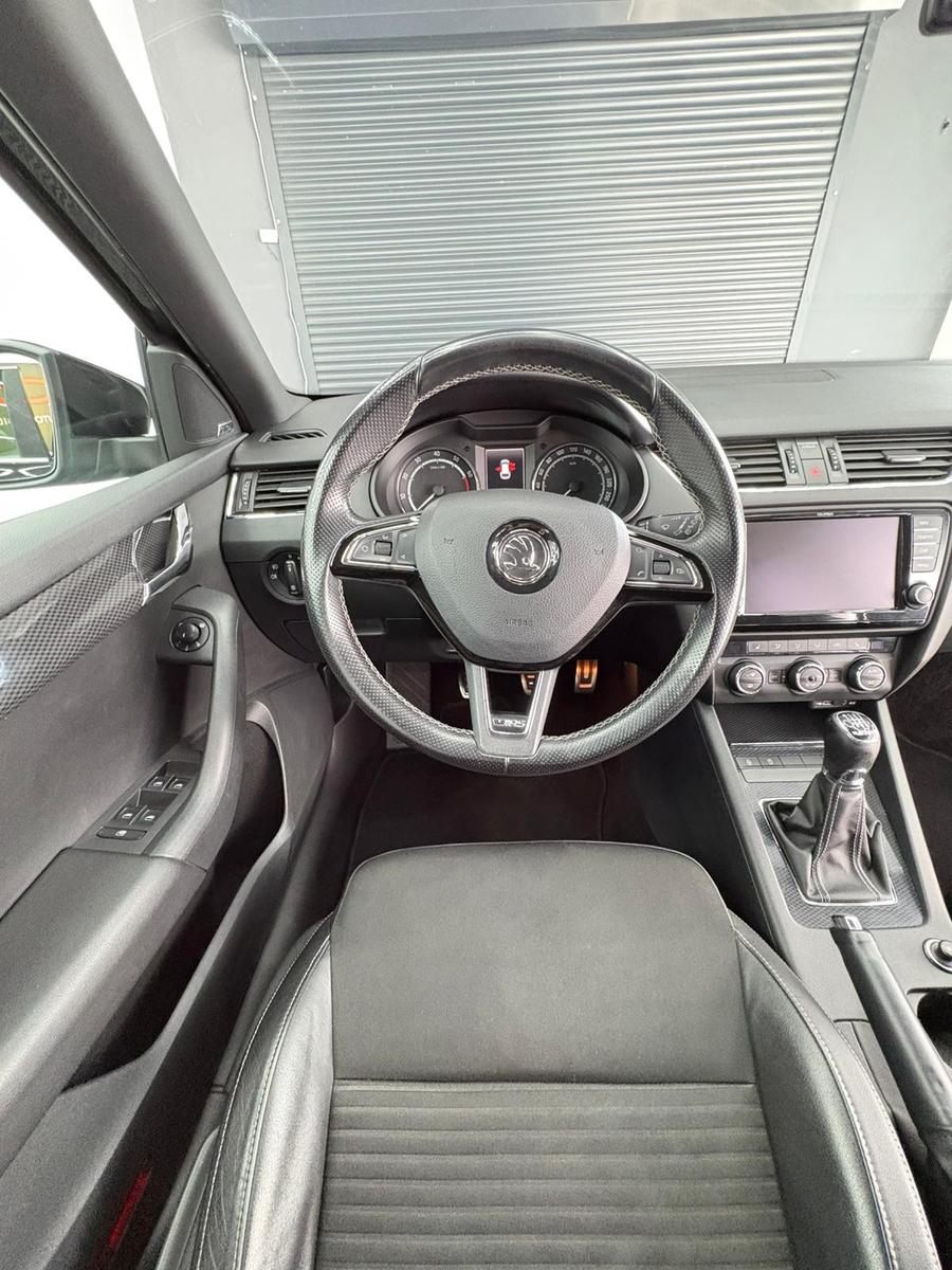 SKODA OCTAVIA COMBI RS 2.0 TSI 220ch BVM Pack sport Sièges chauffants Historique présent