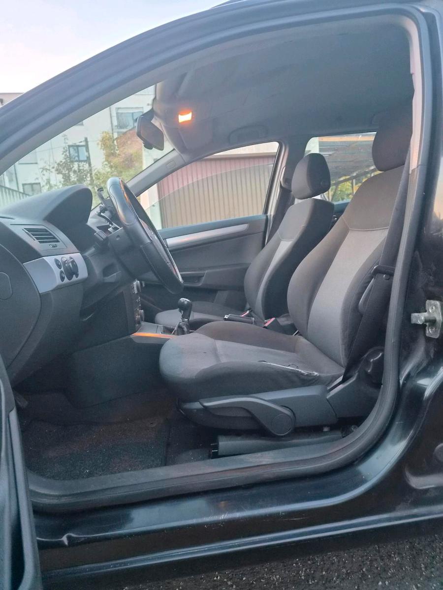 Opel Astra 2005 — photo 8