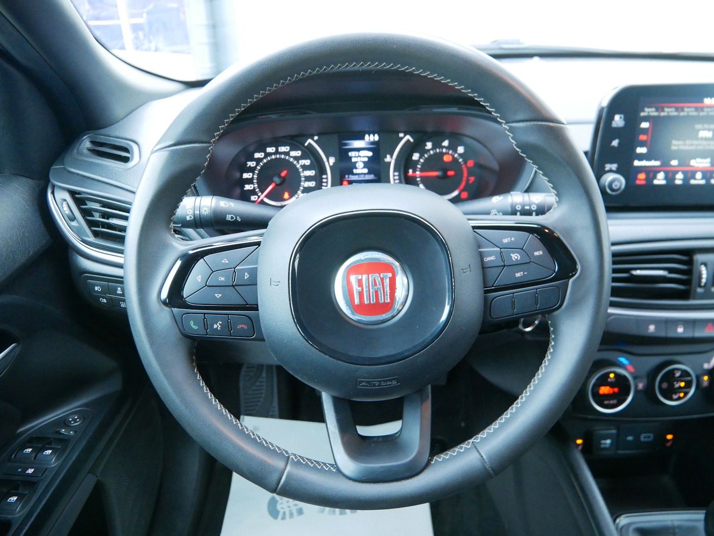Fahrzeugabbildung Fiat Tipo Kombi 1.4 T-Jet S-Design Kamera NAVI SHZ AL