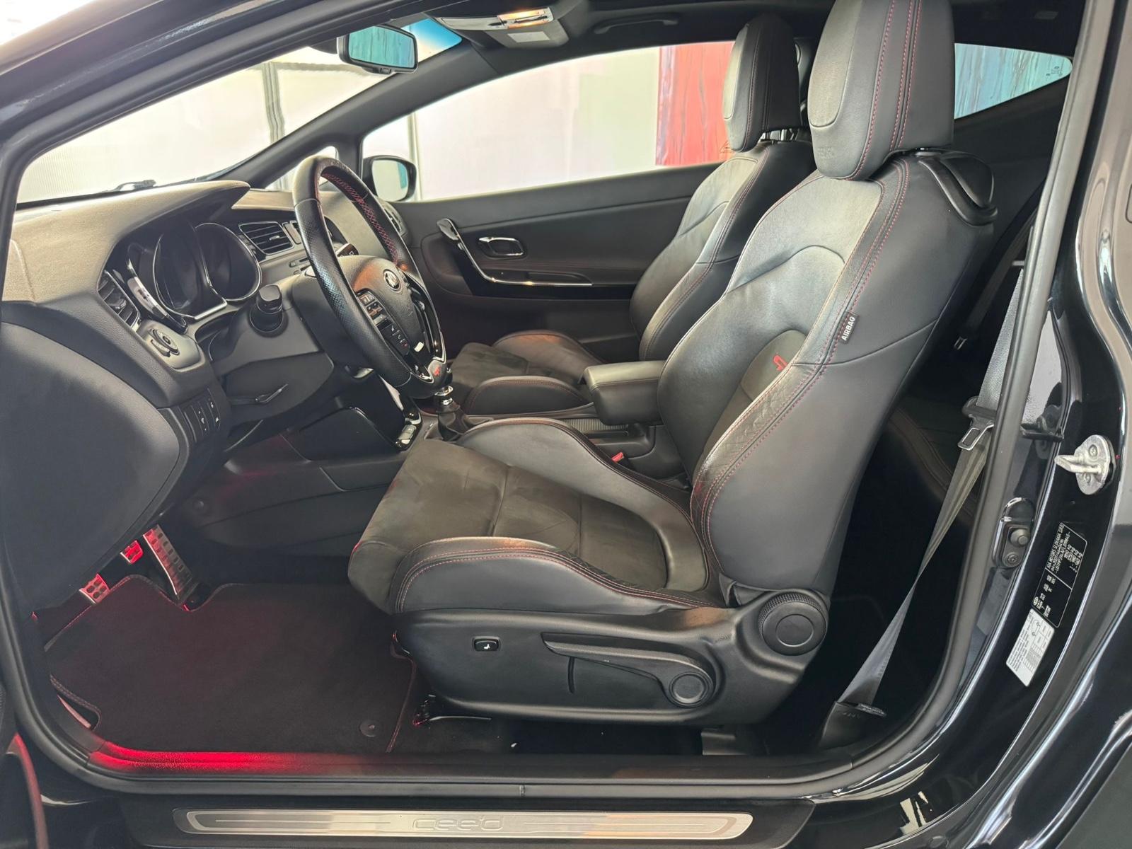 Kia ProCeed GT-Track 1.6 TGDI Voll Pano Navi TÜV NEU
