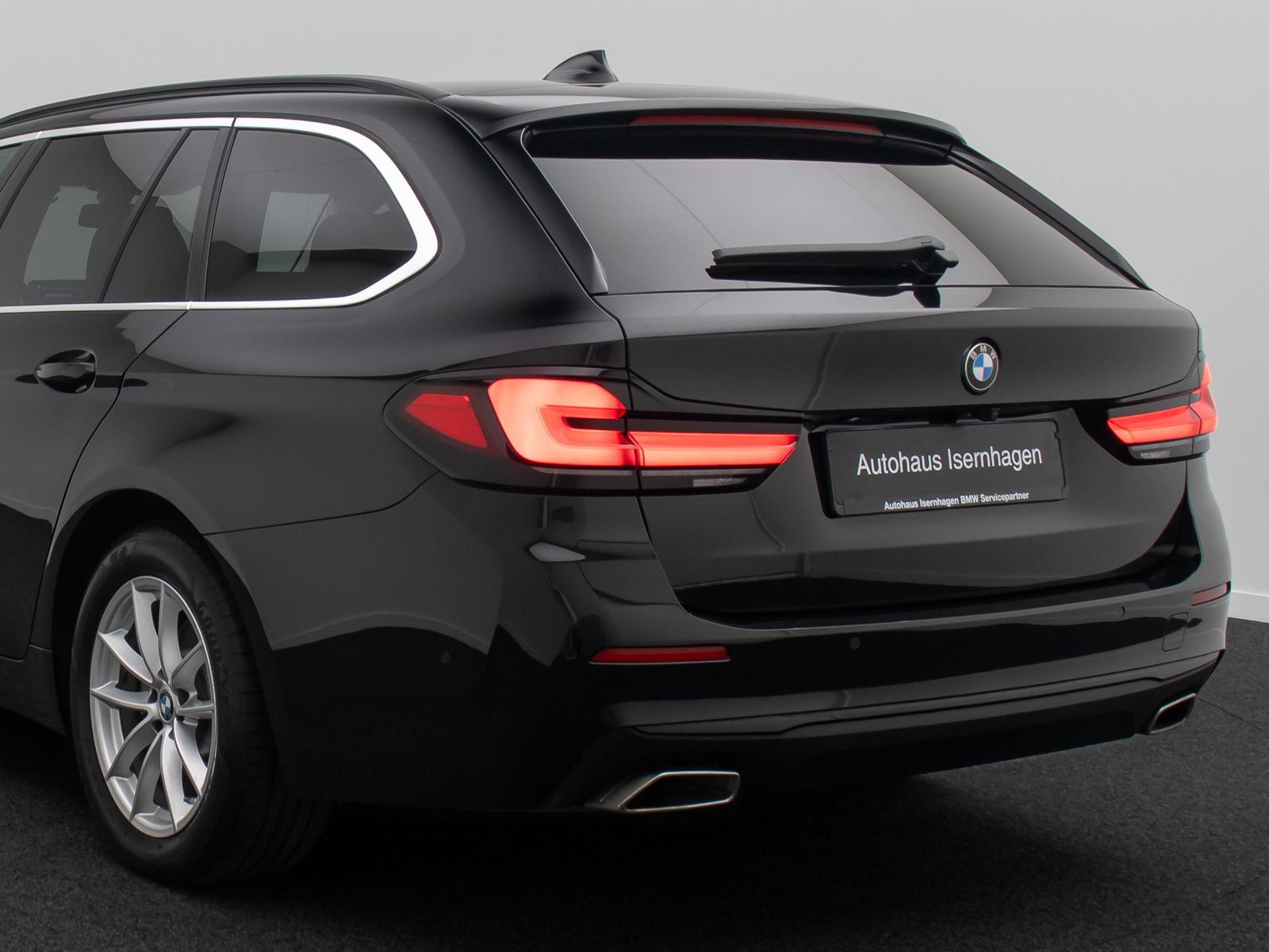Fahrzeugabbildung BMW 520d Kamera Laser HUD DAB 4xKlima Alarm Komfort