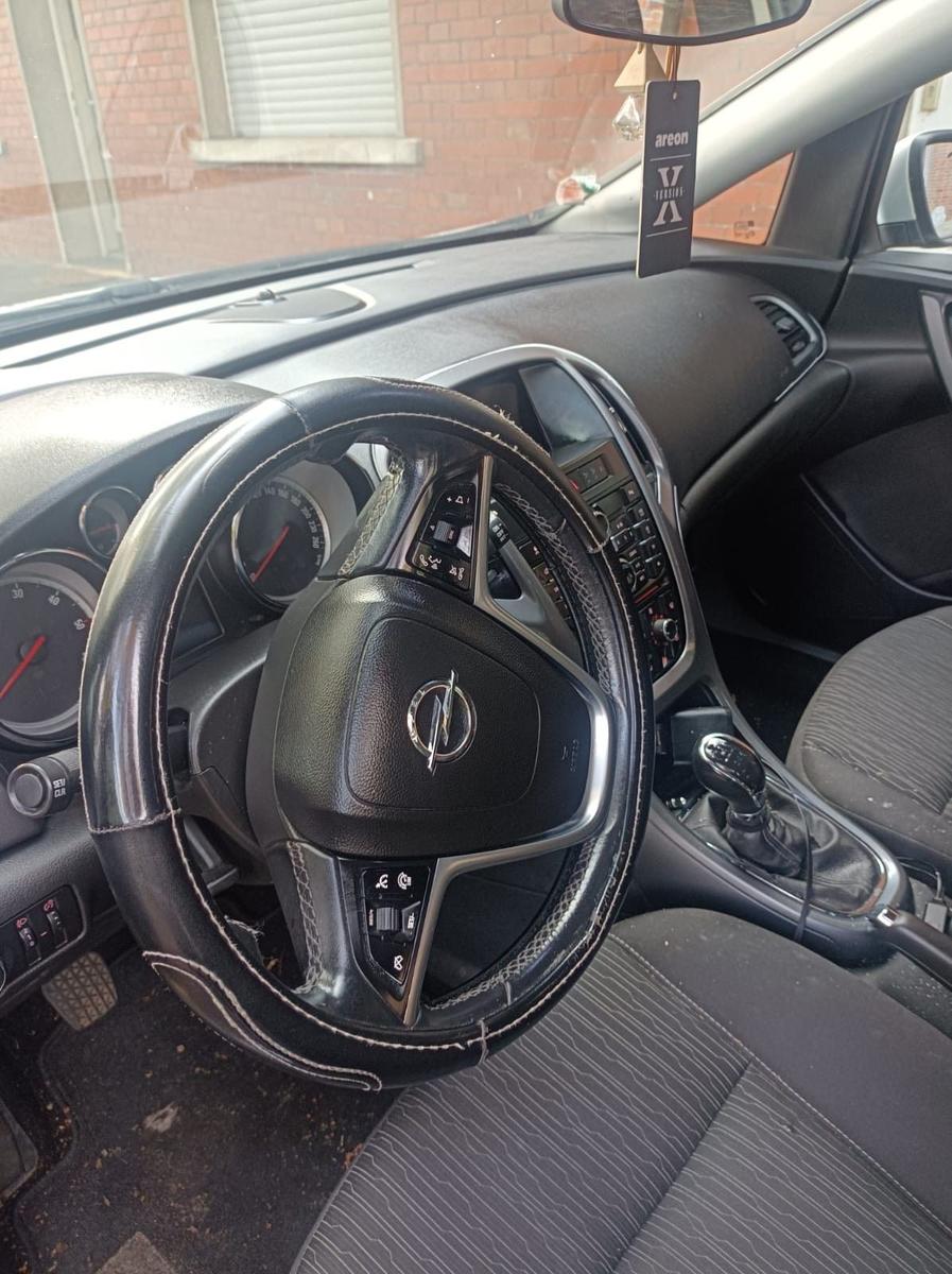 Opel Astra 2015 — photo 8