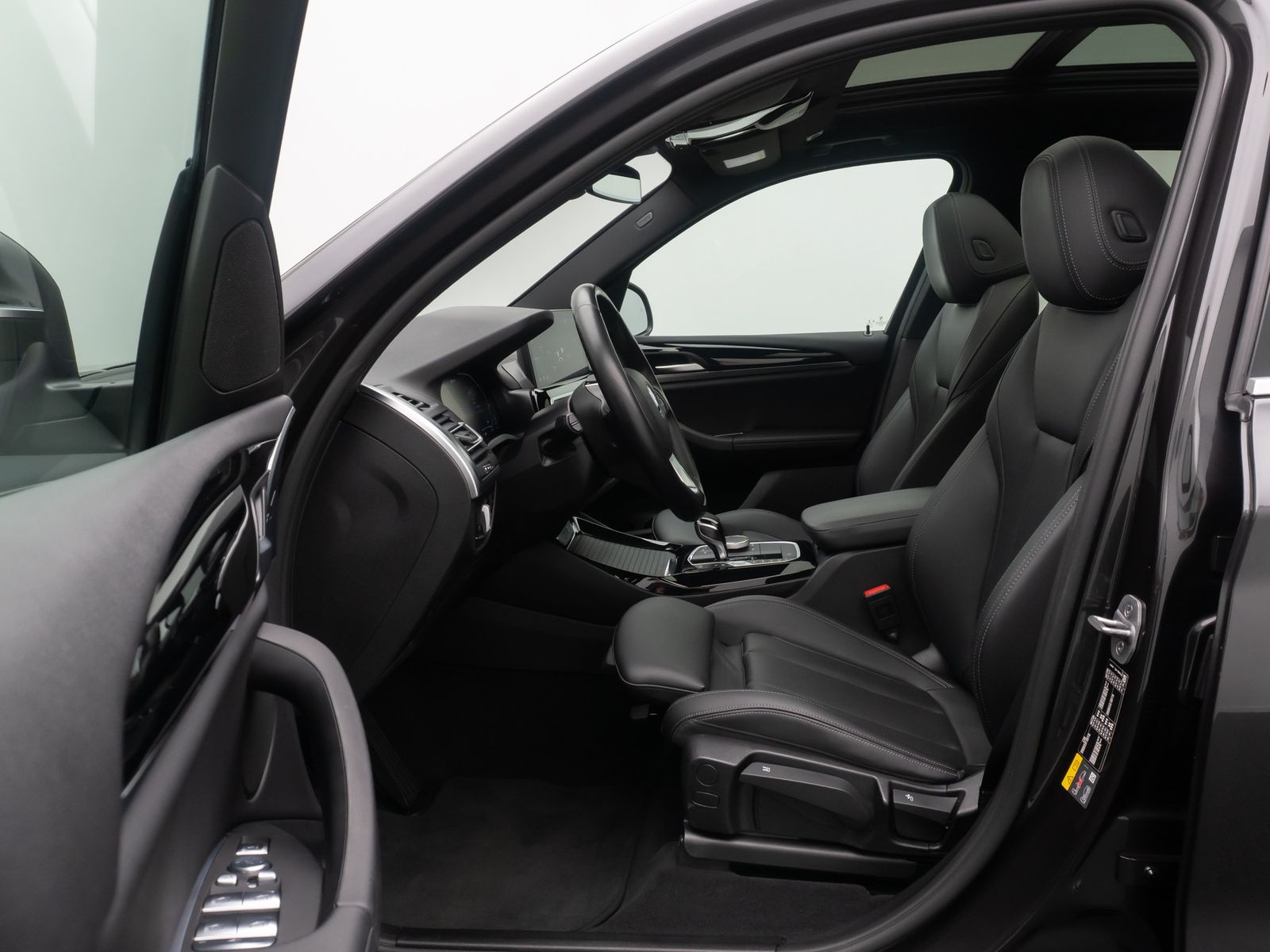 Fahrzeugabbildung BMW X3 xD30e Komfort DAB Laser HiFi HUD Panorama 20"