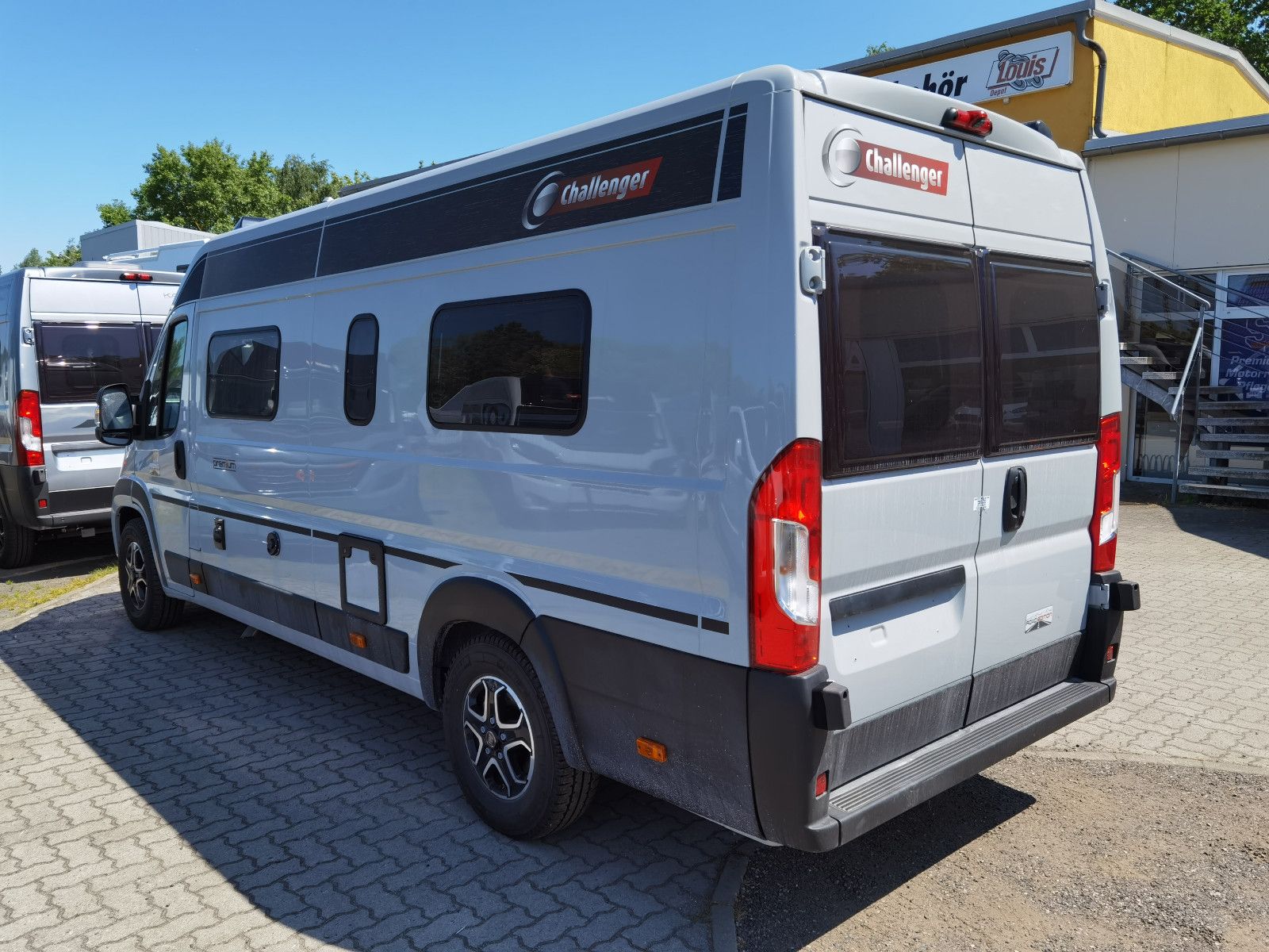 Fahrzeugabbildung Challenger V217 Road Edition Premium