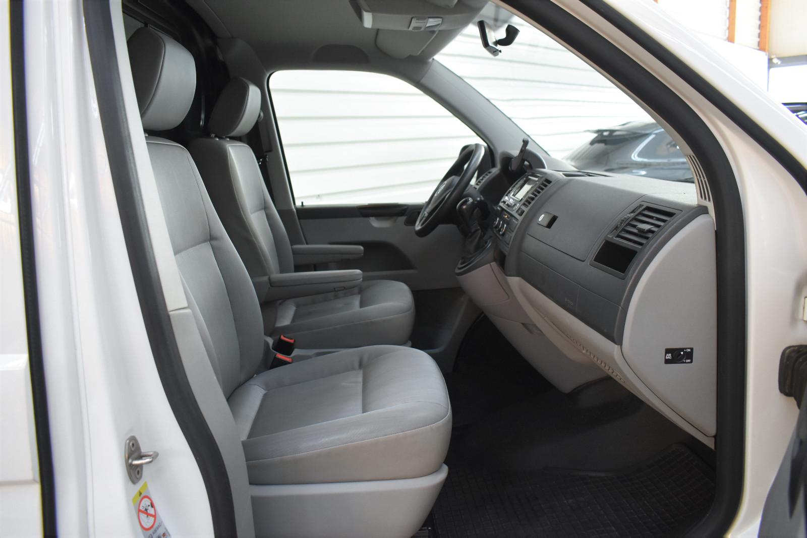 Volkswagen T5 Transporter 2.0 TDI 140 ch DSG • 1re main • TVA récupérable • Attelage