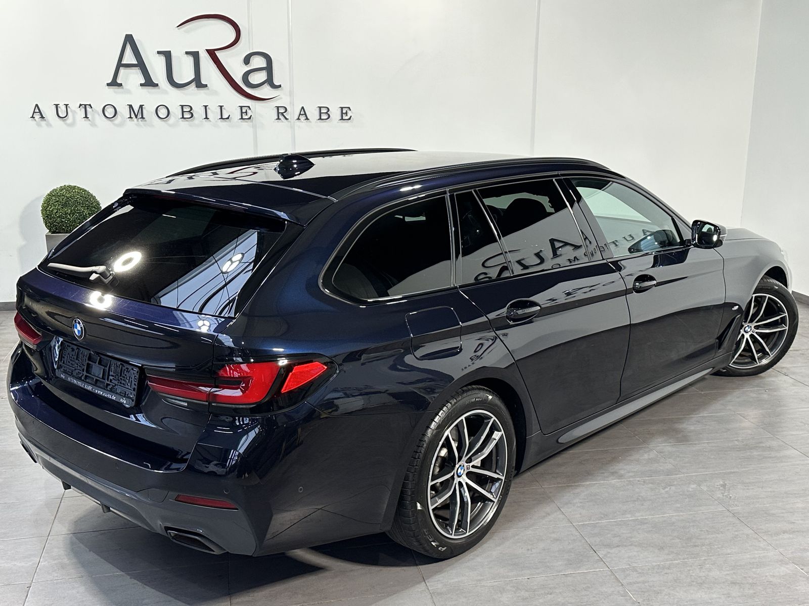 Fahrzeugabbildung BMW 520d Touring xDrive M-Sport NAV+LED+HEAD-UP+KAM