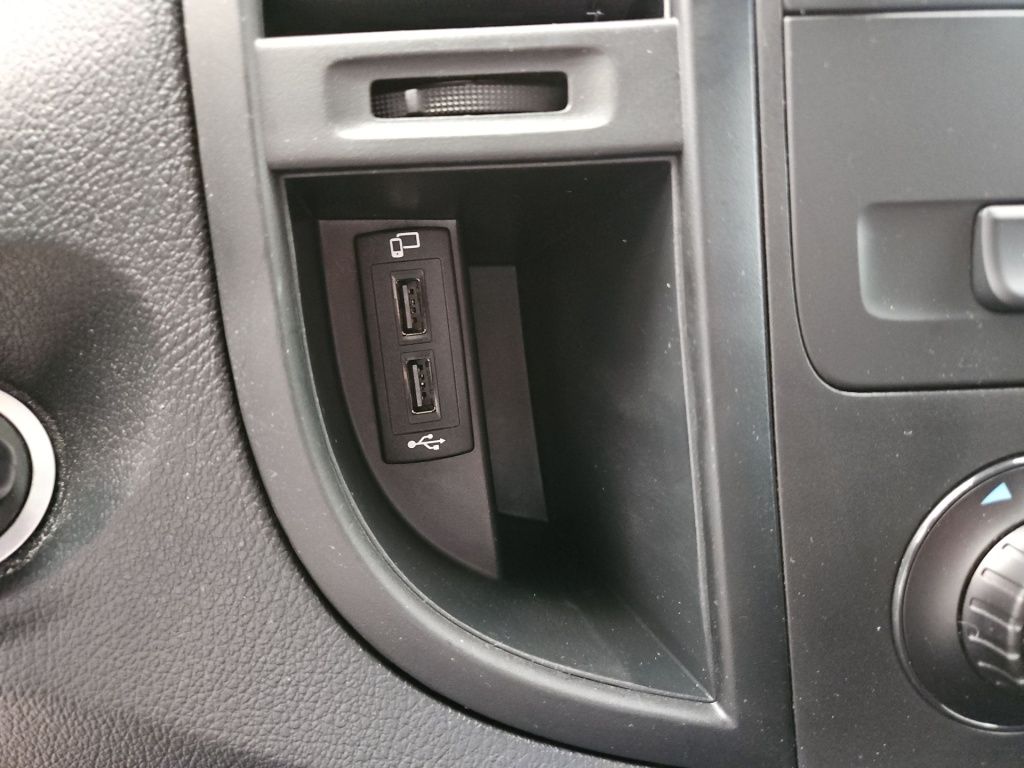 Fahrzeugabbildung Mercedes-Benz Vito 119 CDI Tourer kompakt Navi Distronic LED