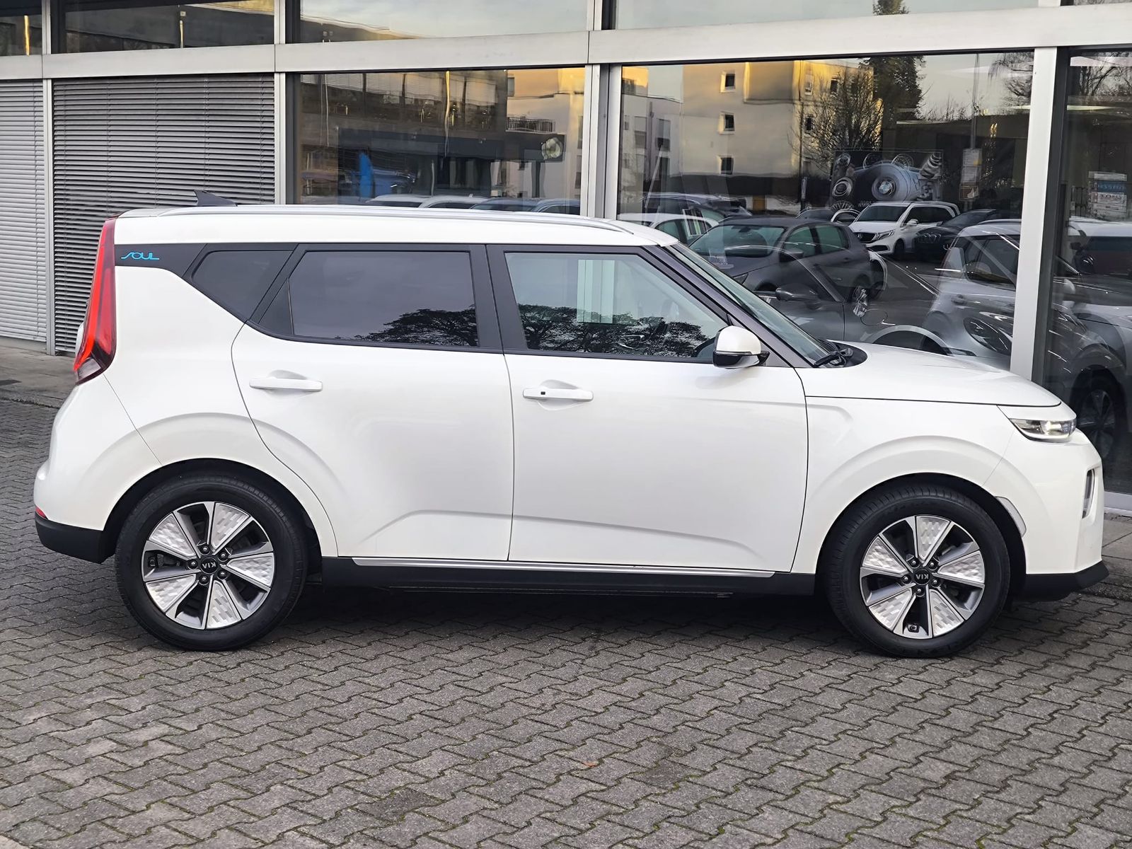 Fahrzeugabbildung Kia Soul Spirit NAVI+LED+SHZ+KAMERA+H&K+WP+ACC+