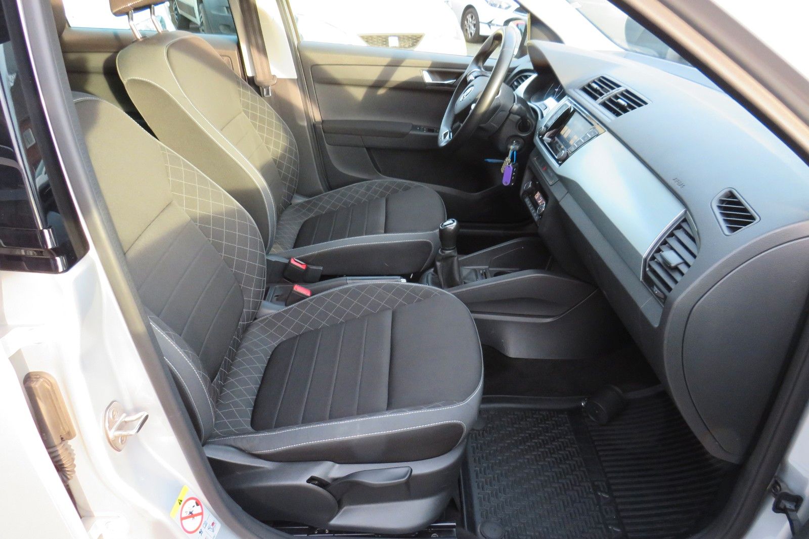 Fahrzeugabbildung SKODA Fabia Combi Ambition KLIMA SITZH. GRA PDC APP-C.