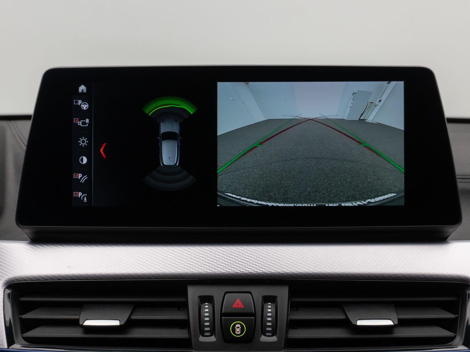 Fahrzeugabbildung BMW X2 M35i Kamera HUD DAB H/K Navi+ Alarm 19Zoll
