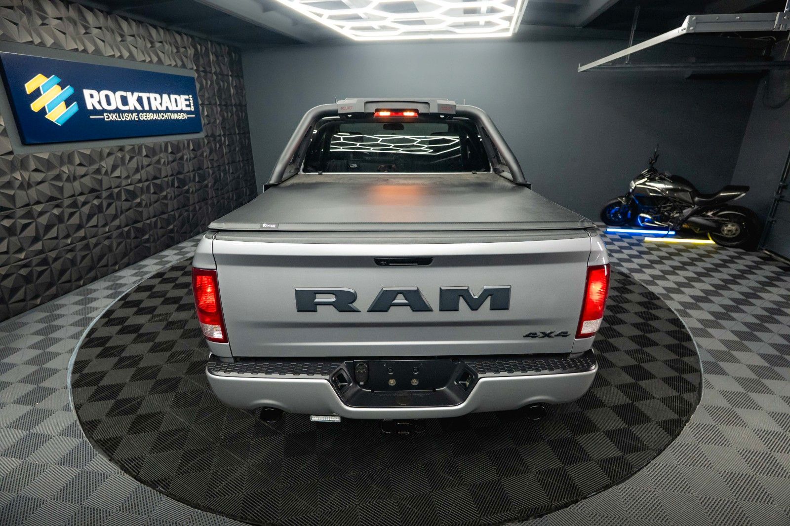 Fahrzeugabbildung Dodge RAM 5.7 V8 HEMI 4x4 OFFROAD Night-Paket *LED*AHK