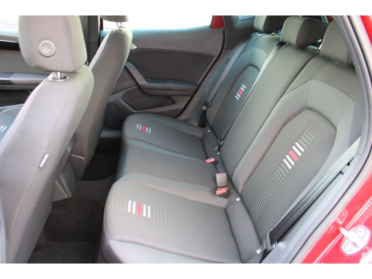 Fahrzeugabbildung SEAT Arona 1.0 TSI FR LED Navi TWA PDC DAB SHZ Tempom