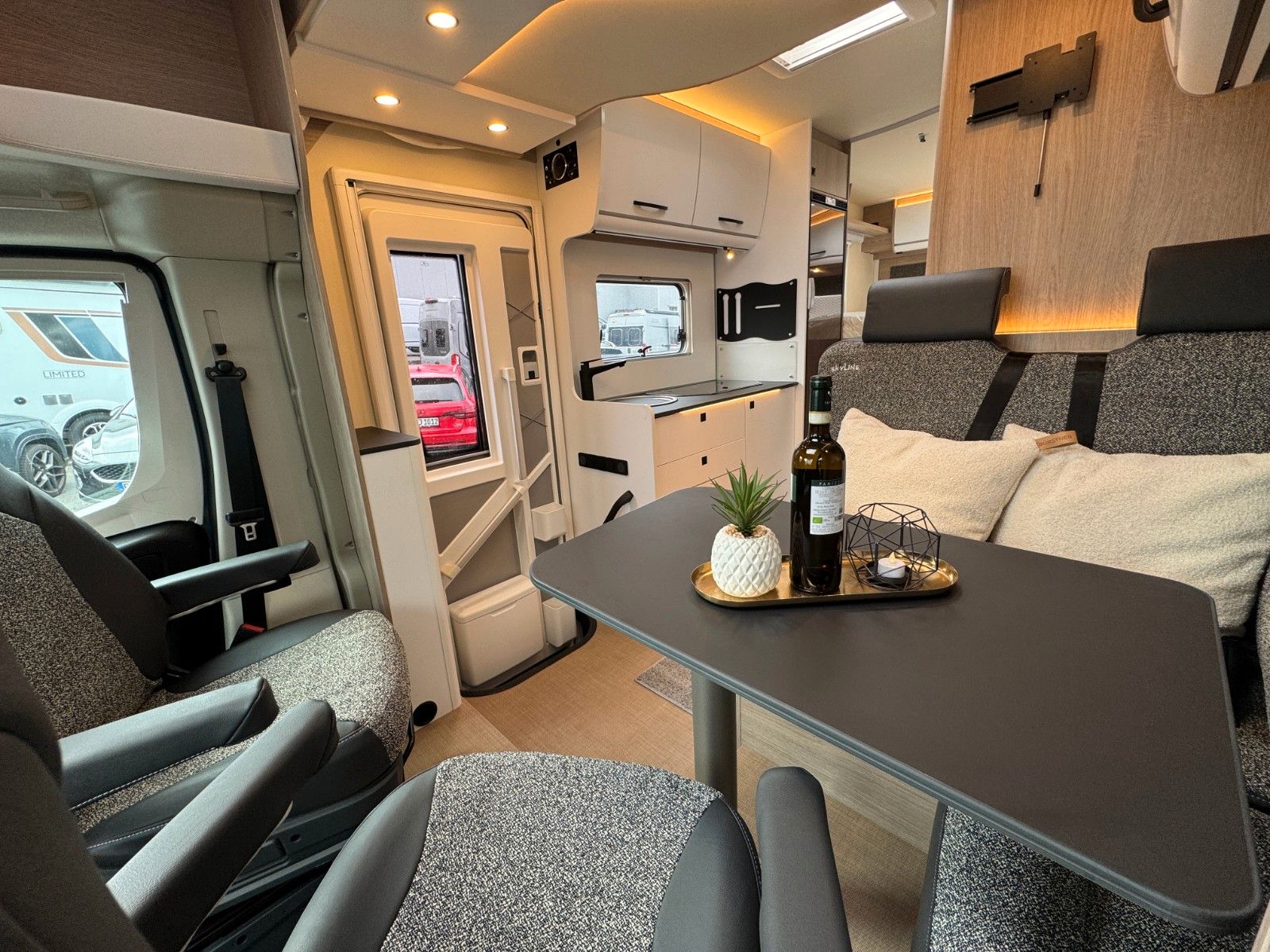 Fahrzeugabbildung Bürstner Lyseo Time Skyline 690 G - SUMMER SALE - 14%!