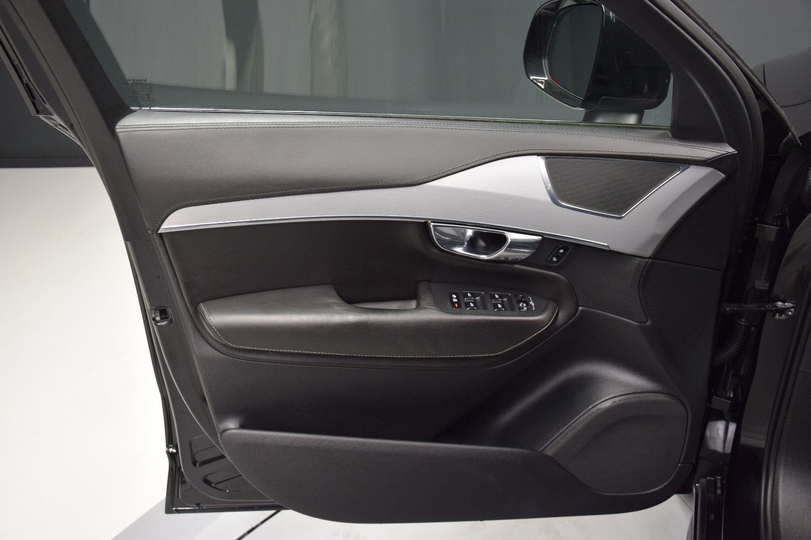 Fahrzeugabbildung Volvo XC 90 Momentum AWD ACC HUD PANO VZE Vollleder