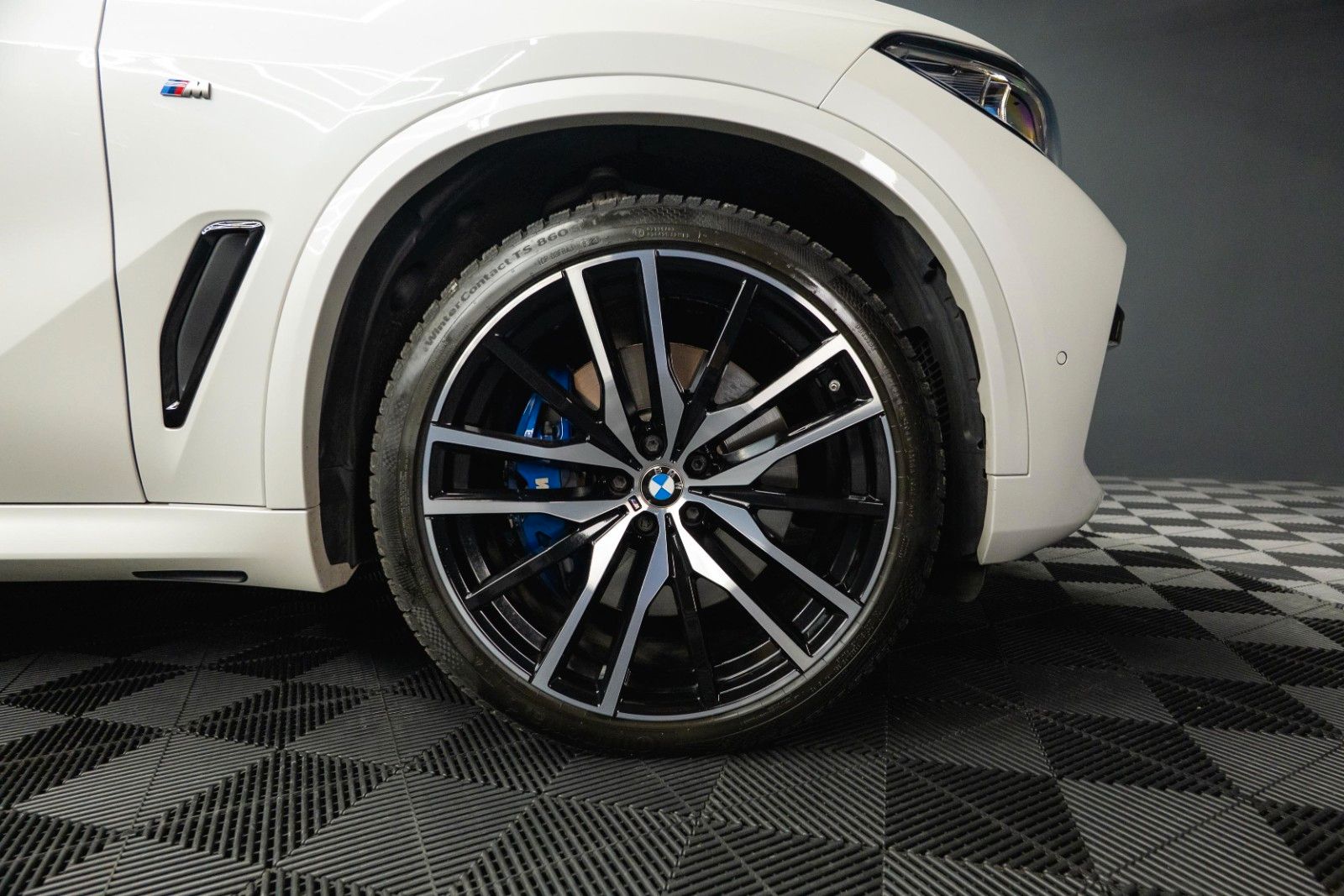 Fahrzeugabbildung BMW X5 M50i Shadow Line | ACC | Pano | Laser | Sky